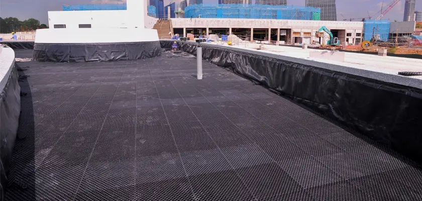 Kết hợp màng chống thấm HDPE với vỉ thoát nước